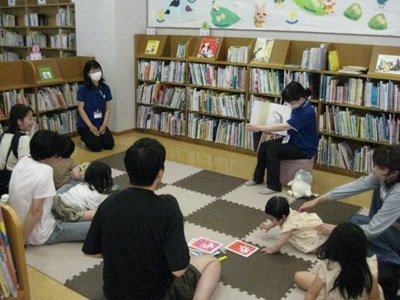 2024年6月パパといっしょのおはなし会ウッディ分館01