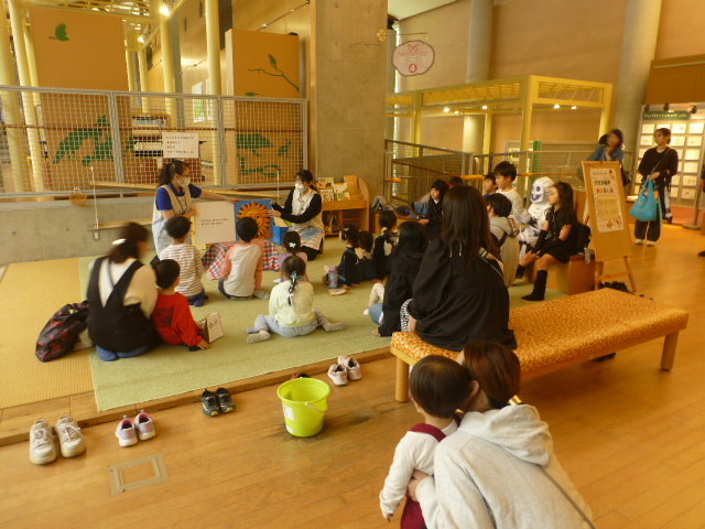 2025年10月森の図書館画像01