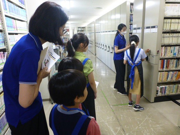 2026年8月一日図書館員画像1.jpg