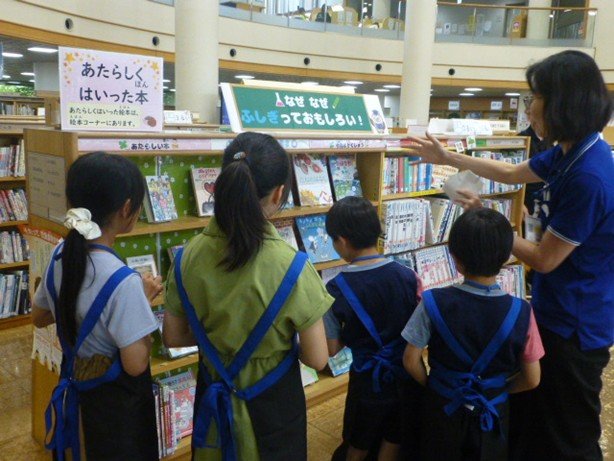 2026年8月一日図書館員画像3.jpg